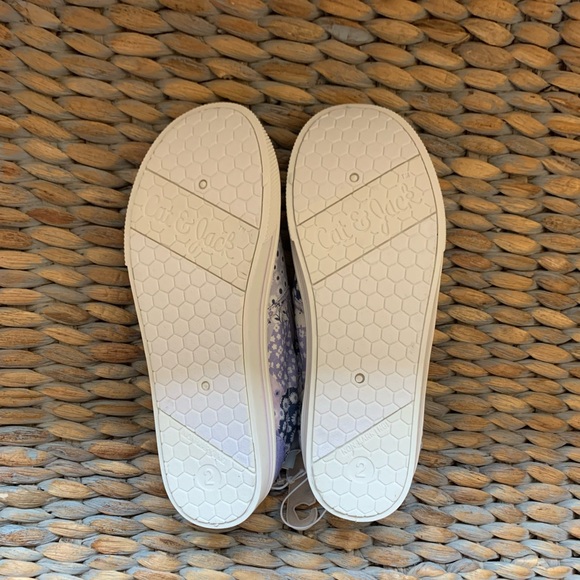 Cat & Jack Kids Purple Slip-On Sneakers size 2 NWT - Picture 2 of 3
